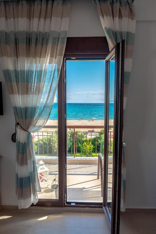 Dimi Seafront Apartment By Rentals Pro Services - Nea Moudania Exterior foto